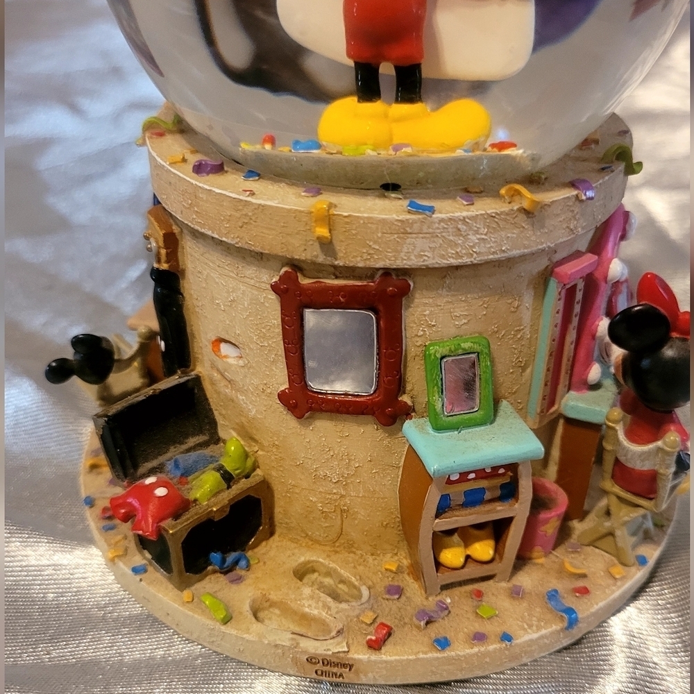 2002 Disney "Ears to You" musical snow globe featuring Mickey Mouse and friends. - Picture 5 of 12